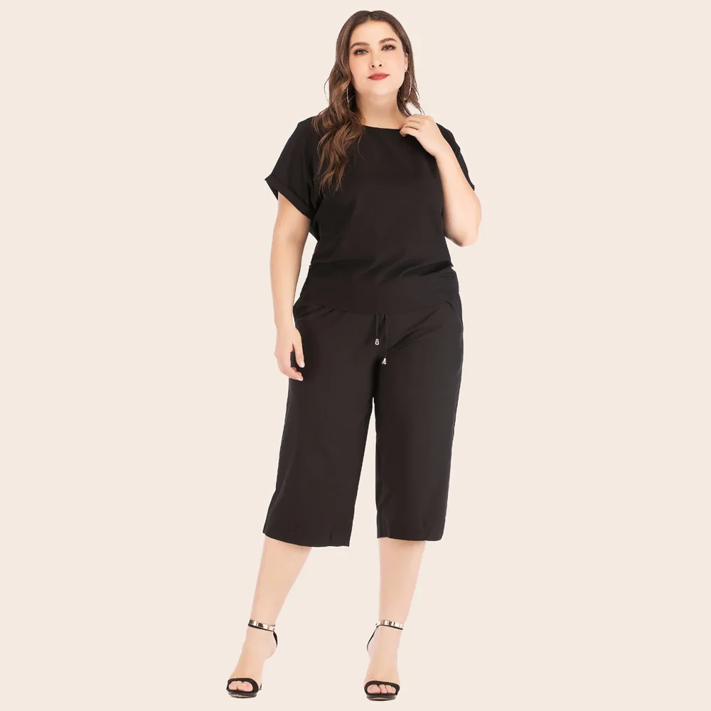 Plus Size Round Neck T-Shirt & Drawstring Wide-Leg Capris Set
