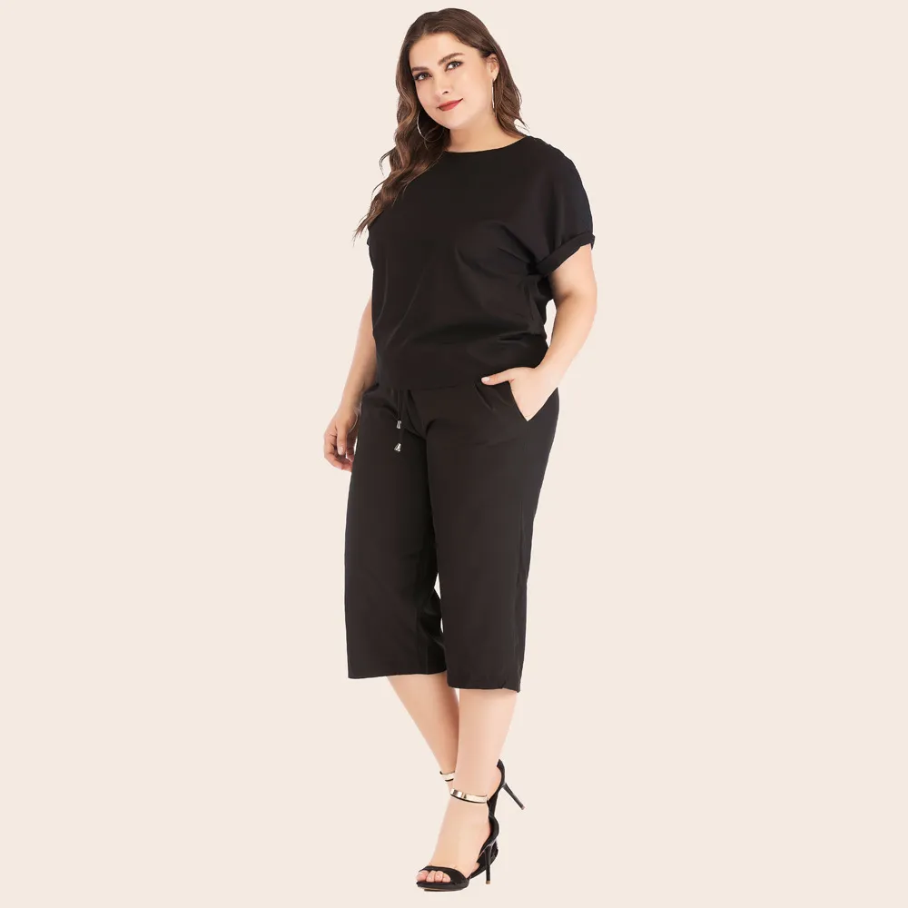 Plus Size Round Neck T-Shirt & Drawstring Wide-Leg Capris Set