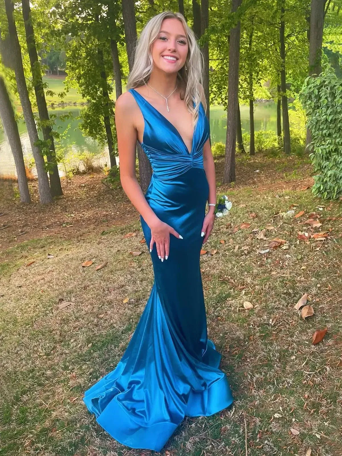 Teal Blue Satin Mermaid Prom Dresses 2025 with V-Neck & Pleated Bodice – FD5051